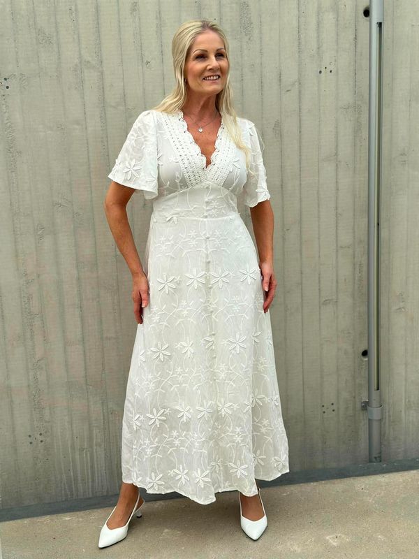 Naima Kjole Hvit