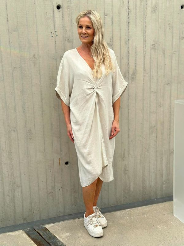 Vivian Kjole Beige