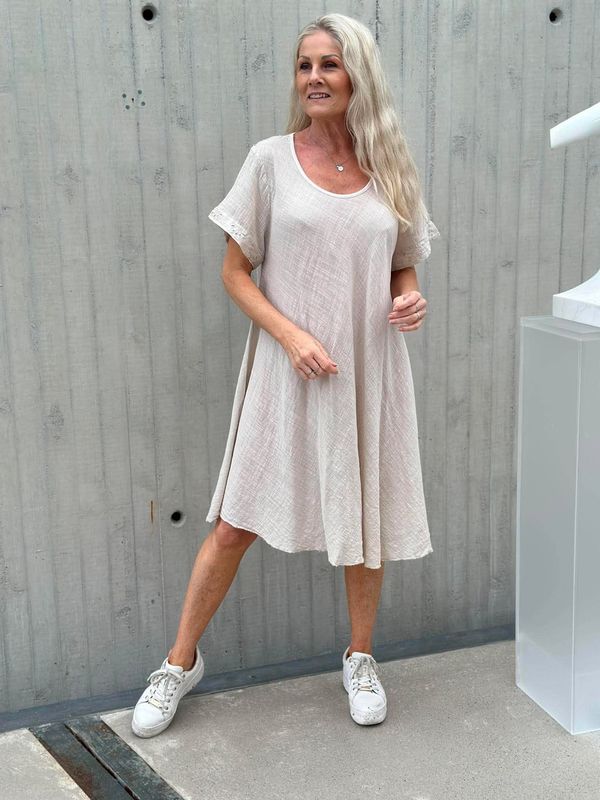 Linda Kjole Plain Beige