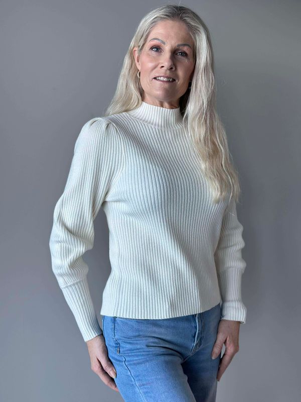 Louise Genser Offwhite