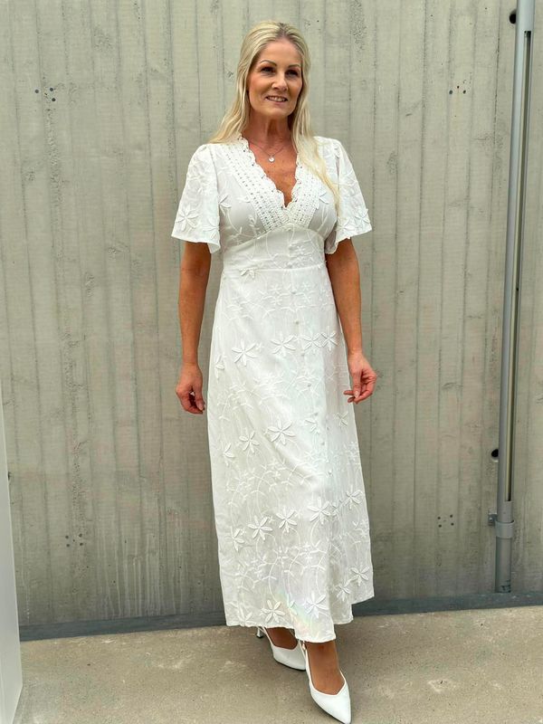 Naima Kjole Hvit