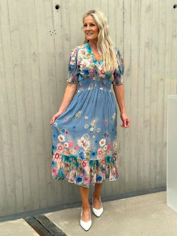 Avery Kjole Blå
