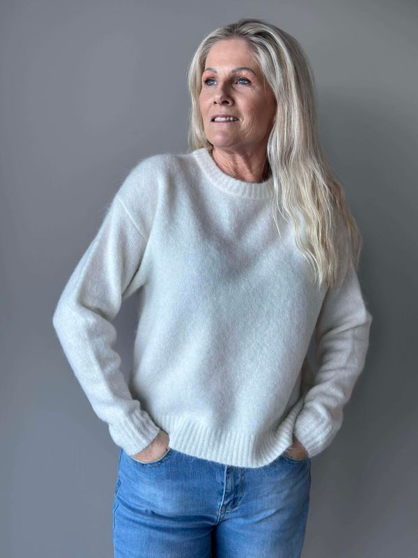 Martina Genser Offwhite