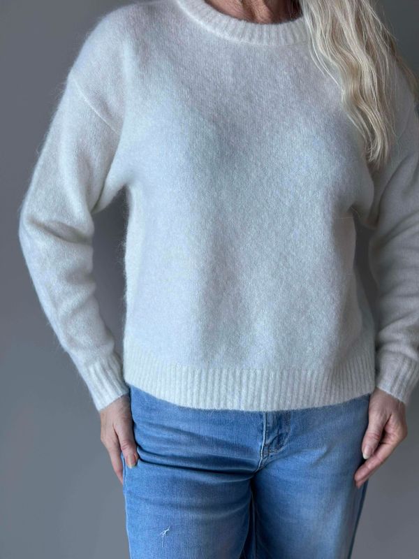 Martina Genser Offwhite